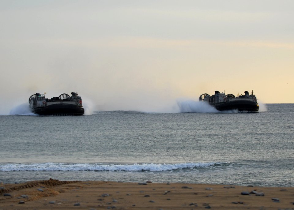 US Navy 091104-N-5538K-102 U.S. Navy landing craft, air cushion assigned to Assault Craft Unit (ACU) 5 embarked aboard the amphibious dock landing ship USS Harpers Ferry (LSD 49) approach Hwajin Beach