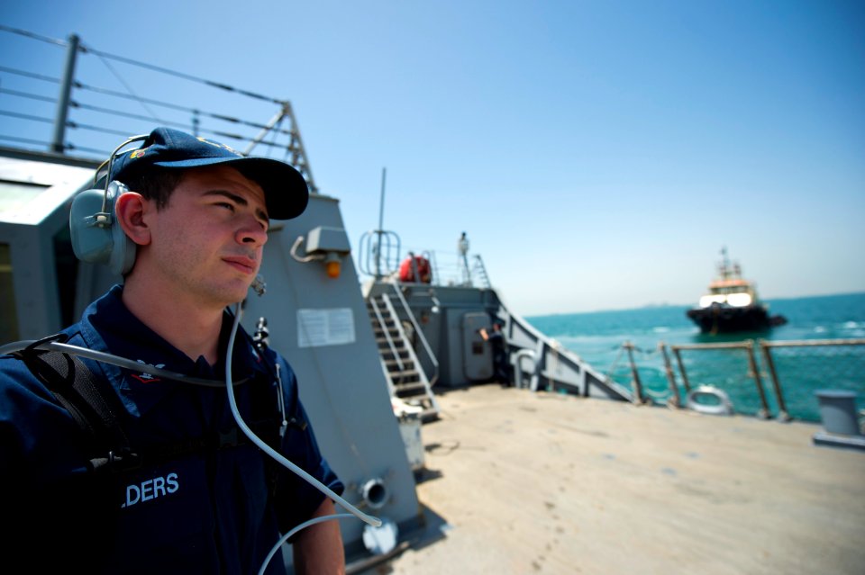 USS Arleigh Burke (DDG 51) 140606-N-WD757-079 (14203047967)