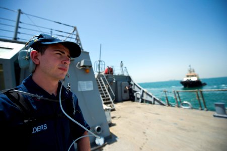 USS Arleigh Burke (DDG 51) 140606-N-WD757-079 (14203047967)