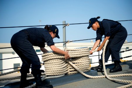 USS ARLEIGH BURKE (DDG 51) 140530-N-WD757-099 (14164628480)