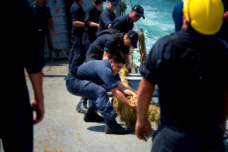 USS Arleigh Burke (DDG 51) 140709-N-WD757-197 (14528448187)