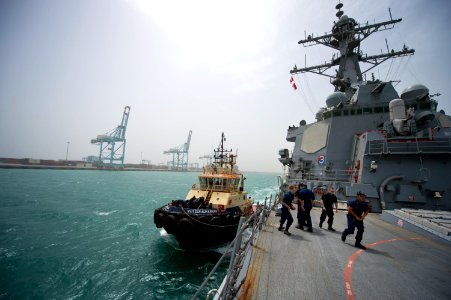 USS Arleigh Burke (DDG 51) 140510-N-WD757-119 (14220677874)