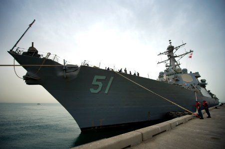 USS ARLEIGH BURKE (DDG 51) 140513-N-WD757-144 (14249157443)