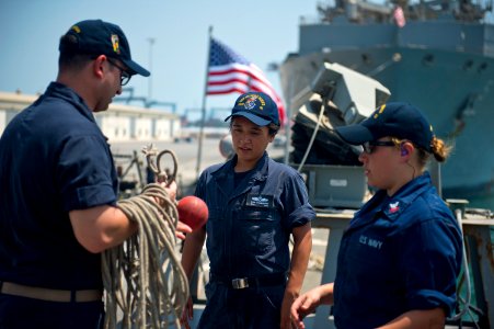 USS Arleigh Burke (DDG 51) 140831-N-WD757-049 (15127672865)