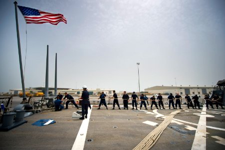 USS Arleigh Burke (DDG 51) 140510-N-WD757-170 (14241054833)
