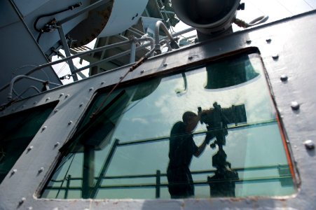 USS Arleigh Burke (DDG 51) 140501-N-WD757-112 (14163803821)