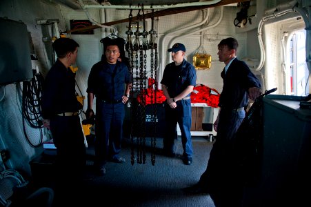 USS ARLEIGH BURKE (DDG 51) 140508-N-WD757-009 (14042371870)