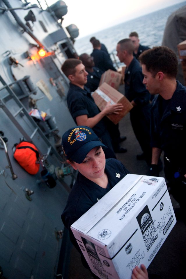 USS ARLEIGH BURKE (DDG 51) 140425-N-WD757-231 (14026256251)