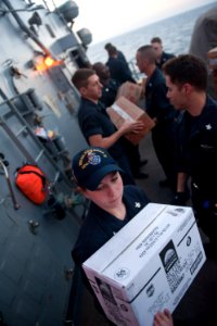 USS ARLEIGH BURKE (DDG 51) 140425-N-WD757-231 (14026256251)