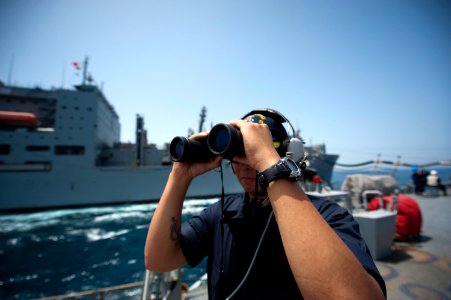 USS Arleigh Burke (DDG 51) 140417-N-WD757-225 (13897844856)