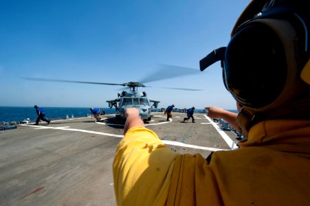 USS Arleigh Burke (DDG 51) 140419-N-WD757-285 (13965603482)