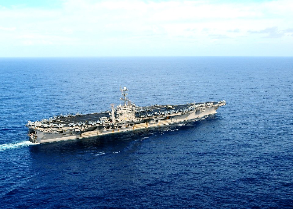 US Navy 091112-N-6233H-142 The aircraft carrier USS George Washington (CVN 73) transits the Pacific Ocean