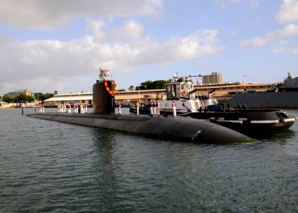 US Navy 091115-N-3560G-022 The Los Angeles class fast attack submarine USS Santa Fe (SSN 763) returns to Naval Station Pearl Harbor photo