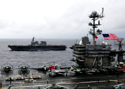 US Navy 091117-N-1644H-005 The Japan Maritime Self-Defense Force destroyer JS Hyuga (DDH 181) is underway alongside the aircraft carrier USS George Washington (CVN 73)