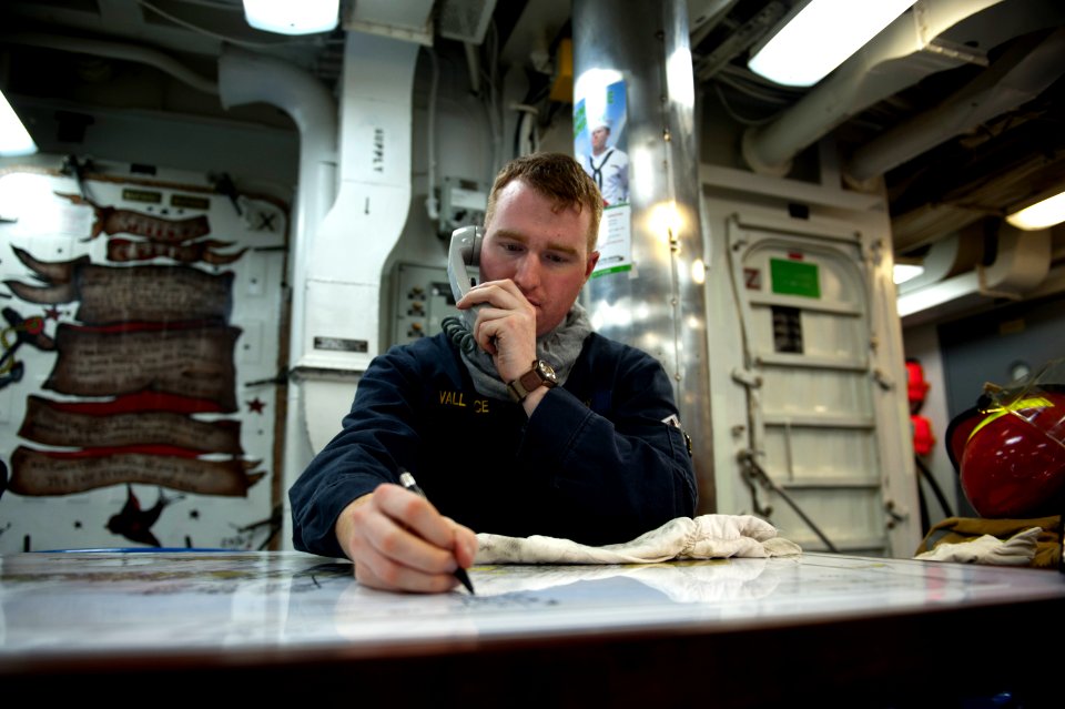 USS Arleigh Burke (DDG 51) 140418-N-WD757-202 (13966252993)