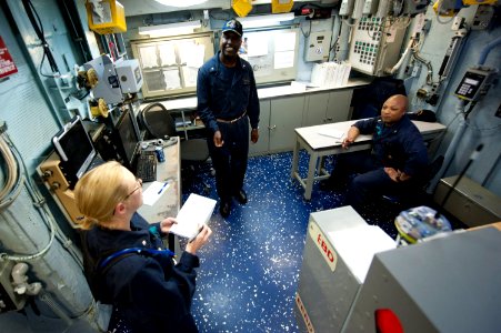 USS Arleigh Burke (DDG 51) 140412-N-WD757-073 (13909419983)