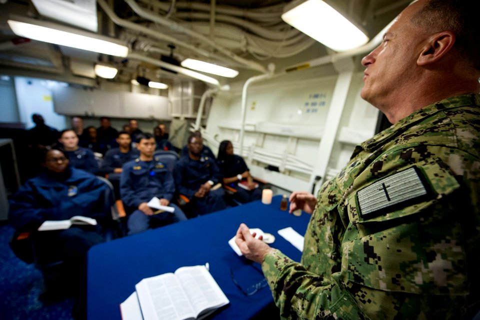 USS Arleigh Burke (DDG 51) 140415-N-WD757-421 (13943223711)