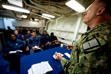USS Arleigh Burke (DDG 51) 140415-N-WD757-421 (13943223711)