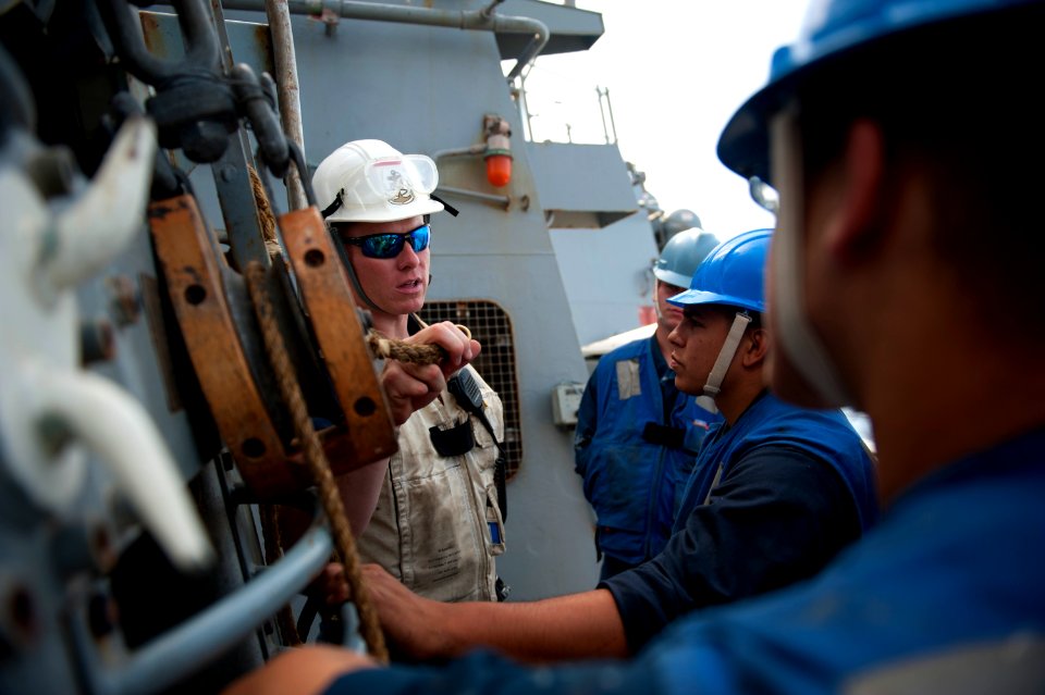 USS Arleigh Burke (DDG 51) 140417-N-WD757-017 (13920974215)