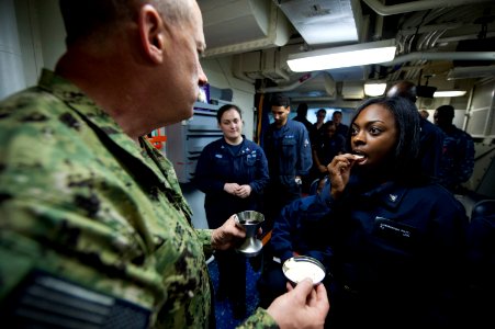 USS Arleigh Burke (DDG 51) 140415-N-WD757-435 (13966372103)