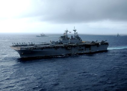 US Navy 091117-N-6720T-185 The amphibious assault ship USS Essex (LHD 2) is underway in the Pacific Ocean