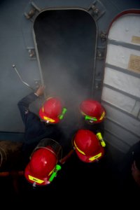 USS Arleigh Burke (DDG 51) 140414-N-WD757-066 (13909124445)