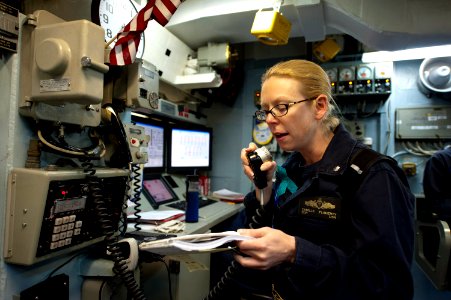 USS Arleigh Burke (DDG 51) 140412-N-WD757-080 (13909368015)