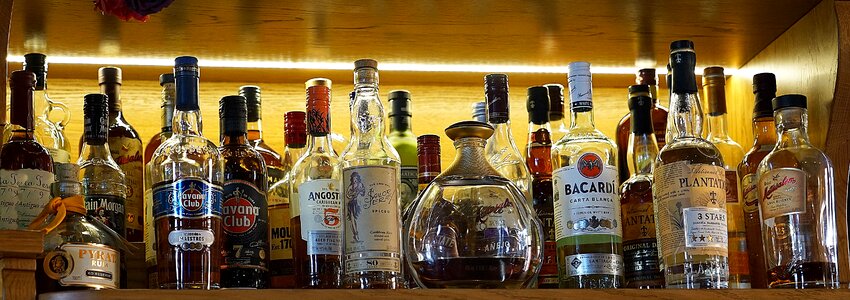 Beverage alcoholic bar