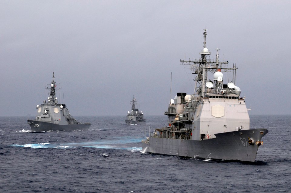 US Navy 091117-N-7280V-049 The guided-missile cruiser USS Shiloh (CG 67) and the Japan Maritime Self-Defense Force destroyers Chokai (DDG 176) and Isoyuki (DD 127) are underway in formation during Annual Exercise (ANNUALEX 21G)