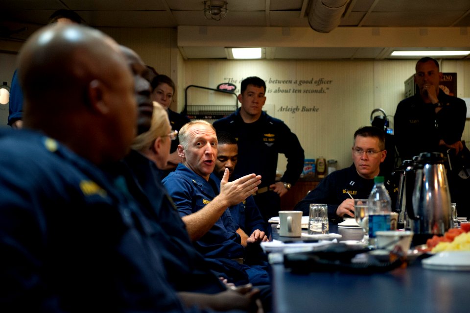 USS ARLEIGH BURKE (DDG 51) 140405-N-WD757-051 (13691505035)