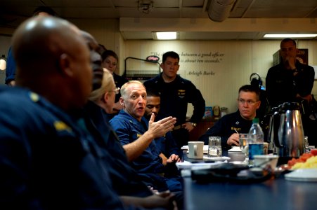 USS ARLEIGH BURKE (DDG 51) 140405-N-WD757-051 (13691505035)