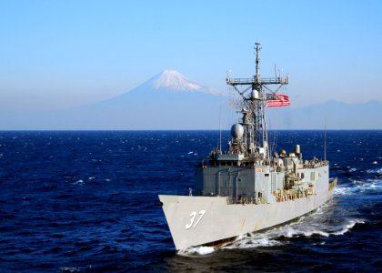 US Navy 091121-N-6720T-197 USS Crommelin (FFG 37) transits the Pacific Ocean with Mt. Fuji in the background