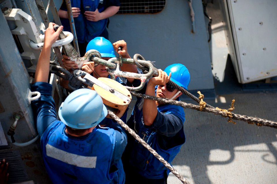 USS Arleigh Burke (DDG 51) 140417-N-WD757-053 (13897859016)