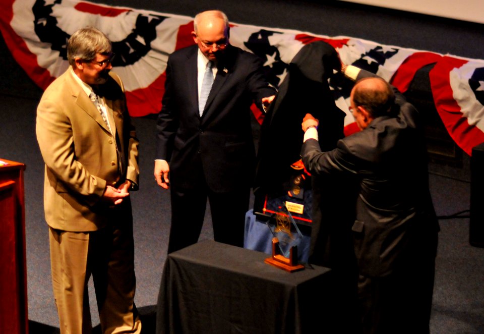 US Navy 091119-N-8907D-385 Norfolk Mayor Paul D. Fraim and Robert T. Taylor, chairman of the Board of Directors for Nauticus, the National Maritime Center, unveil the National Maritime Valor Award for Capt. Richard Phillips
