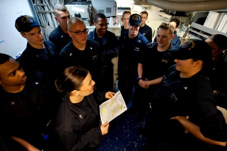 USS ARLEIGH BURKE (DDG 51) 140403-N-WD757-013 (13659708543)
