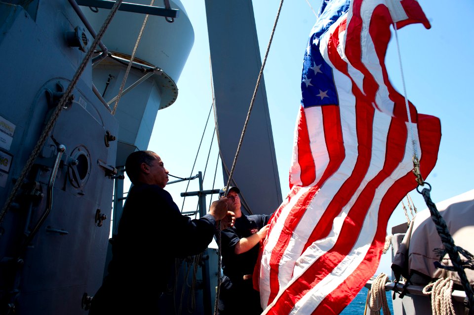 USS ARLEIGH BURKE (DDG 51) 140405-N-WD757-092 (13691845144)