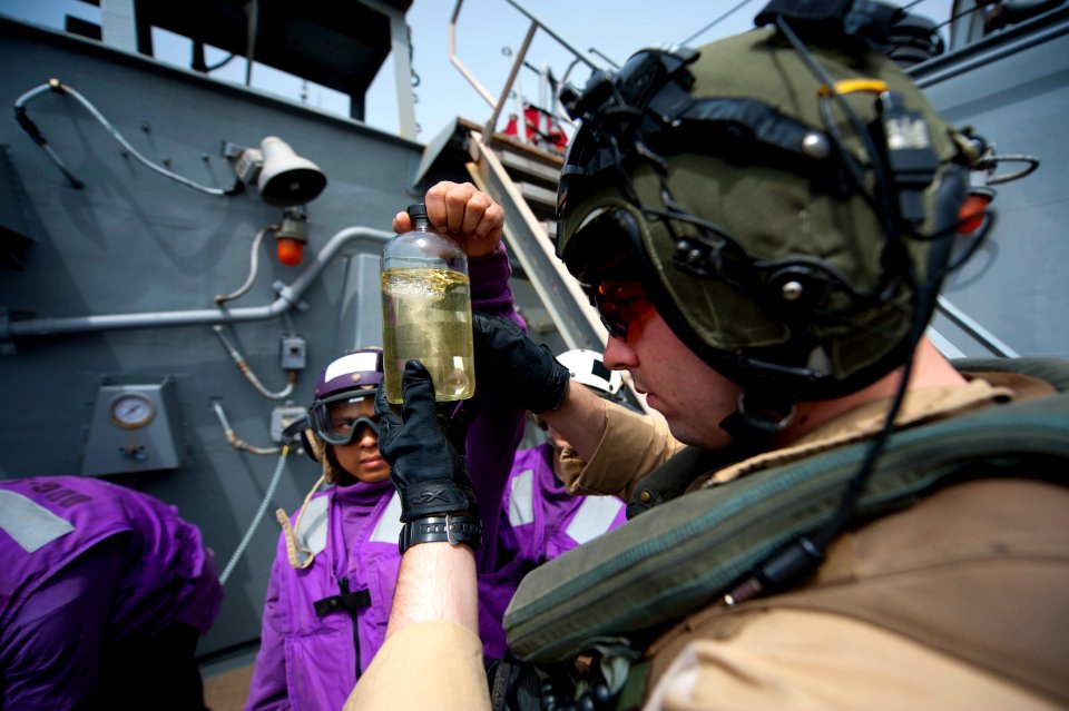 USS ARLEIGH BURKE (DDG 51) 140403-N-WD757-143 (13660013464)
