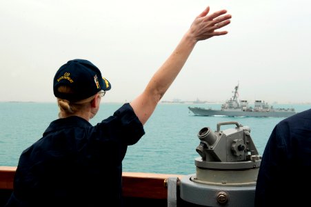 USS ARLEIGH BURKE (DDG 51) 140402-N-WD757-239 (13691630235)