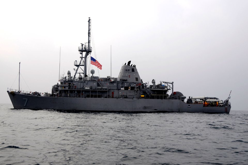US Navy 091126-N-8335D-450 The mine countermeasures ship USS Patriot (MCM 7) is underway in the Yellow Sea