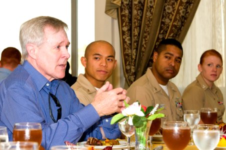 US Navy 091124-N-9552I-006 ecretary of the Navy (SECNAV) the Honorable Ray Mabus has lunch with sailors from Naval Air Station Sigonella