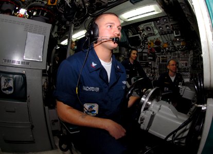 US Navy 091125-N-7705S-035 Torpedoman's Mate 3rd class Christopher Machreiner, from Pittsburgh, Pa., mans the helm of the Los Angeles-class attack submarine USS Montpelier (SSN 765)