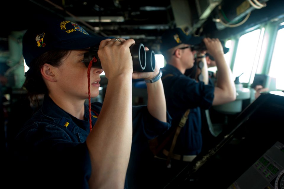 USS ARLEIGH BURKE (DDG 51) 140328-N-WD757-015 (13558869315)