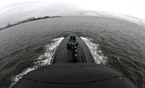 US Navy 091125-N-7705S-042 Sailors aboard the Los Angeles-class attack submarine USS Montpelier (SSN 765) prepare deck rigging before receiving lines from a tugboat while en route to Naval Station Norfolk photo