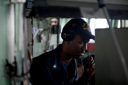 USS ARLEIGH BURKE (DDG 51) 140328-N-WD757-077 (13558866265)