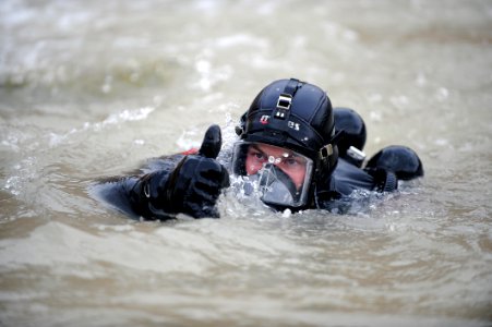 US Navy 091128-N-4154B-063 Navy Diver 2nd Class Zachery Dojaquez comes to the surface of the water during a dive