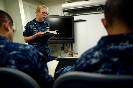 USS ARLEIGH BURKE (DDG 51) 140330-N-WD757-054 (13556372555)