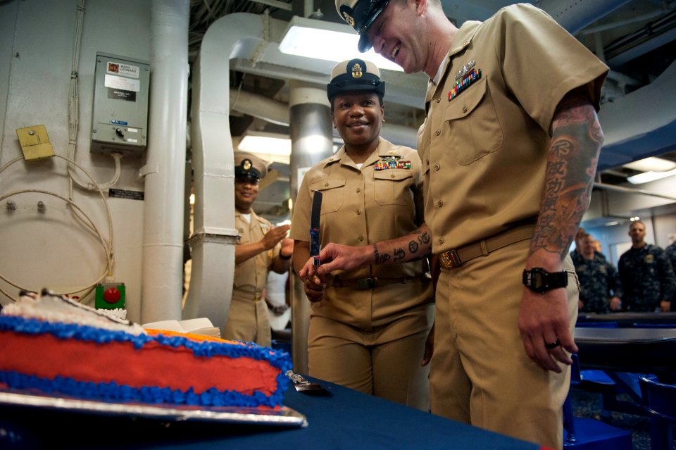USS ARLEIGH BURKE (DDG 51) 140401-N-WD757-033 (13597954023)