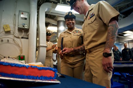 USS ARLEIGH BURKE (DDG 51) 140401-N-WD757-033 (13597954023)