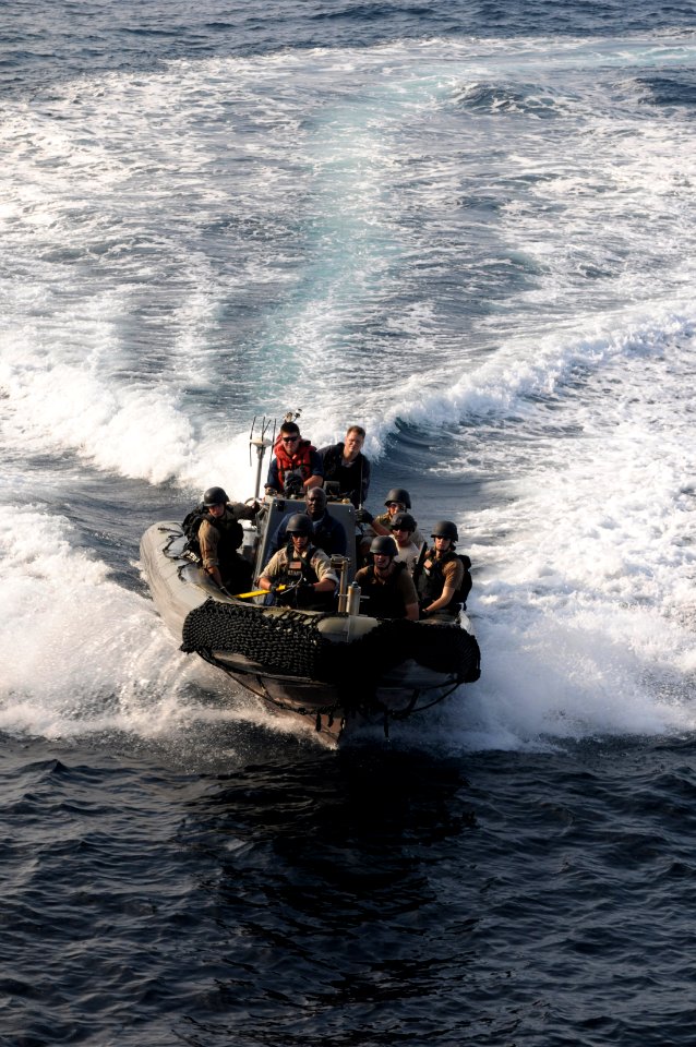 US Navy 091129-N-0260R-003 he visit, board, search and seizure team approaches USS Chosin (CG 65)