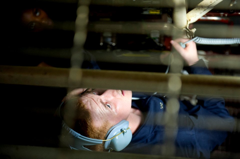 USS ARLEIGH BURKE (DDG 51) 140325-N-WD757-364 (13425135814)